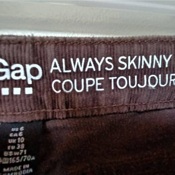 GAP Jeans Size 6. Brown corduroy. Coupe Toujours Svelte. - Picture 2 of 4